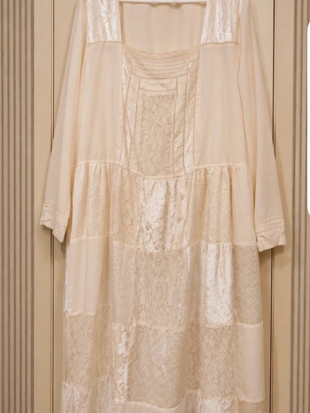 Women’s Cream Lace & Satin Nightgown
